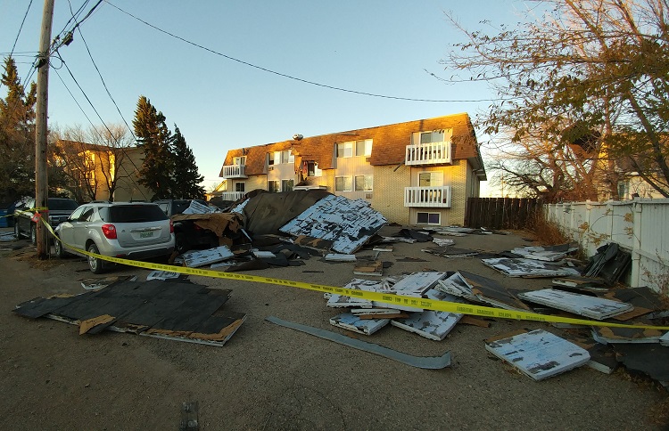 File:Wind - Humbolt, SK apartment roof (7th St.).jpg